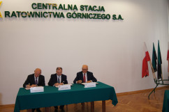 Fotogaleria zawiera 7 zdjęć z uroczystości obchodów 110. rocznicy ratownictwa górniczego z udziałem wojewody śląskiego Jarosława Wieczorka