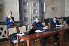 Fotogaleria przedstawia inauguracyjne warsztaty dla pracowników inspekcji ochrony roślin i nasiennictwa oraz inspekcji sanitarnej, które w imieniu Wojewody Śląskiego otworzył Dyrektor Generalny ŚUW.