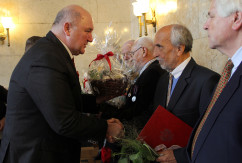 Galeria ze zdjęciami z finału konkursu na najaktywniejszą seniorkę i seniora roku 2017 z udziałem wojewodów Jarosława Wieczorka oraz Jana Chrząszcza /fot. A. Karendał/