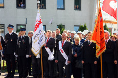 Galeria zawiera zdjęcia z uroczystości odsłonięcia tablicy upamiętniającej wizytę śp. Lecha Kaczyńskiego w koksowni Przyjaźń. Kwiaty pod tablicą złożył m.in. wicewojewoda Mariusz Trepka /fot. K. Kamasiński/