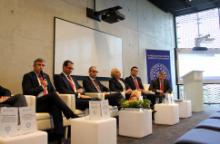 Galeria prezentuje zdjęcia z panelu dyskusyjnego nt. metropolii z udziałem wojewody Jarosława Wieczorka, a także z sesji, w której uczestniczyła minister edukacji Anna Zalewska  /fot. A. Karendał/