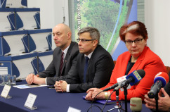 Zdjęcia z podpisania umowy na dokończenie budowy zbiornika Racibórz Dolny z udziałem wojewody Jarosława Wieczorka /fot. A. Karendał/