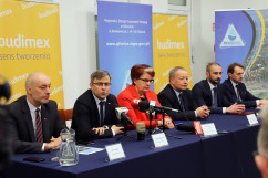 Zdjęcia z podpisania umowy na dokończenie budowy zbiornika Racibórz Dolny z udziałem wojewody Jarosława Wieczorka /fot. A. Karendał/