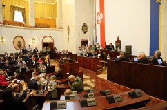 Galeria zdjęć z przekazania Betlejemskiego Światełka Pokoju podczas sesji Sejmiku Województwa Śląskiego /fot. A. Karendał/