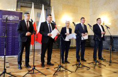 Galeria zdjęć z briefingu prasowego zapowiadającego wzrost środków z budżetu państwa przeznaczonych dla województwa śląskiego /fot. A. Karendał/