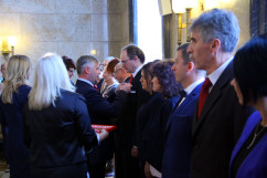 Galeria zdjęć z uroczystości wręczenia nauczycielom medali Komisji Edukacji Narodowej oraz nagród Ministra Edukacji Narodowej i Śląskiego Kuratora Oświaty, z udziałem wicewojewody Mariusza Trepki.