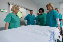 Galeria zdjęć z przekazania przez wojewodę Jarosława Wieczorka aparatury i sprzętu medycznego do Szpitala Specjalistycznego nr 2 w Bytomiu /fot. A. Kucharzewska/