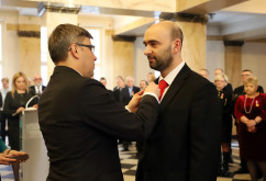 Galeria zdjęć z uroczystości wręczenia odznaczeń państwowych przez wojewodę Jarosława Wieczorka /fot. A. Karendał/