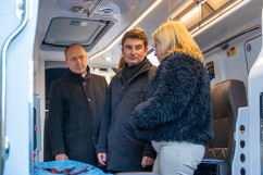 Do Zespołu Opieki Zdrowotnej w Kłobucku trafił nowy ambulans,