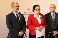 Galeria ze zdjęciami z wyjazdowego posiedzenia Komisji Sejmowej ds. Unii Europejskiej, a także konferencji prasowej podsumowującej obrady.  W wydarzeniu uczestniczył wojewoda Jarosław Wieczorek /fot. A. Karendał/