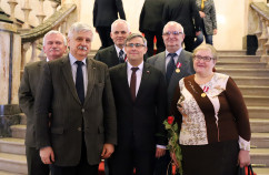 Galeria zdjęć z uroczystości wręczenia odznaczeń państwowych przez wojewodę Jarosława Wieczorka /fot. A. Karendał/