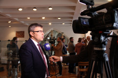 Galeria zawiera zdjęcia z konferencji odbywającej się w związku z 20 rocznicą tzw. powodzi tysiąclecia, która dotknęła m.in. Racibórz. W wydarzeniu wziął udział wojewoda Jarosław Wieczorek