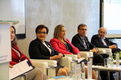 Galeria prezentuje zdjęcia z panelu dyskusyjnego nt. metropolii z udziałem wojewody Jarosława Wieczorka, a także z sesji, w której uczestniczyła minister edukacji Anna Zalewska  /fot. A. Karendał/