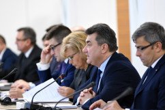 Galeria zawiera zdjęcia ze spotkania Komisji Europejskiej w Ministerstwie Energii z udziałem wojewody Jarosława Wieczorka. 