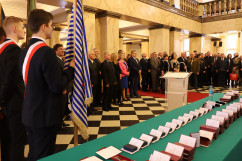 Galeria zdjęć z uroczystości wręczenia odznaczeń państwowych przez wojewodę Jarosława Wieczorka /fot. A. Karendał/