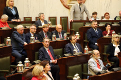 Galeria zdjęć z przekazania Betlejemskiego Światełka Pokoju podczas sesji Sejmiku Województwa Śląskiego /fot. A. Karendał/