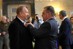 Galeria ze zdjęciami z uroczystości wręczenia Krzyży Wolności i Solidarności, organizowanej przez IPN