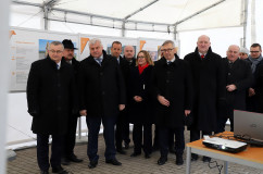 Galeria zdjęć z wizyty roboczej w powiecie żywieckim ministrów Polski i Słowacji odpowiedzialnych za infrastrukturę i transport, w której uczestniczył wicewojewoda Jan Chrząszcz /fot. A. Karendał/