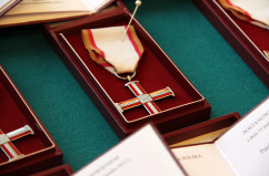 Galeria ze zdjęciami z uroczystości wręczenia Krzyży Wolności i Solidarności, organizowanej przez IPN