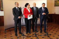 Galeria ze zdjęciami z wyjazdowego posiedzenia Komisji Sejmowej ds. Unii Europejskiej, a także konferencji prasowej podsumowującej obrady.  W wydarzeniu uczestniczył wojewoda Jarosław Wieczorek /fot. A. Karendał/