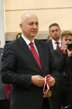 Zdjęcia z wizyty ministra spraw wewnętrznych i administracji Joachima Brudzińskiego w Katowicach.
