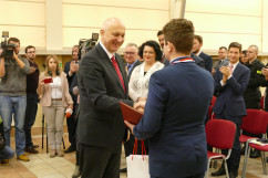 Zdjęcia z wizyty ministra spraw wewnętrznych i administracji Joachima Brudzińskiego w Katowicach.