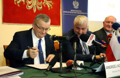 Galeria zdjęć z wizyty roboczej w powiecie żywieckim ministrów Polski i Słowacji odpowiedzialnych za infrastrukturę i transport, w której uczestniczył wicewojewoda Jan Chrząszcz /fot. A. Karendał/