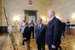 Galeria zdjęć z otwarcia wystawy pn. Mała Ojczyzna zorganizowanej przez PFRON w Śląskim Urzędzie Wojewódzkim / fot. A. Karendał/