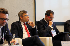Galeria prezentuje zdjęcia z panelu dyskusyjnego nt. metropolii z udziałem wojewody Jarosława Wieczorka, a także z sesji, w której uczestniczyła minister edukacji Anna Zalewska  /fot. A. Karendał/