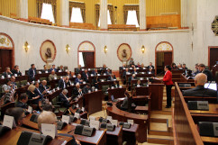 Galeria ze zdjęciami z wyjazdowego posiedzenia Komisji Sejmowej ds. Unii Europejskiej, a także konferencji prasowej podsumowującej obrady.  W wydarzeniu uczestniczył wojewoda Jarosław Wieczorek /fot. A. Karendał/