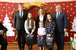 Zdjęcia z uroczystości zakończenia budowy kolejnego etapu wodociągu dla gminy Koniecpol z udziałem wojewody Jarosława Wieczorka i wicewojewody Mariusza Trepki.