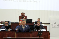 Galeria ze zdjęciami z wyjazdowego posiedzenia Komisji Sejmowej ds. Unii Europejskiej, a także konferencji prasowej podsumowującej obrady.  W wydarzeniu uczestniczył wojewoda Jarosław Wieczorek /fot. A. Karendał/