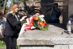 Zdjęcia z uroczystości składania kwiatów z okazji 75. rocznicy wybuchu powstania w Getcie Warszawskim.