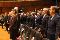Fotogaleria z 50. inauguracji roku akademickiego Uniwersytetu Śląskiego, w której uczestniczył m.in. wojewoda śląski Jarosław Wieczorek, wicepremier Jarosław Gowin i sekretarz stanu w Ministerstwie Sprawiedliwości  Michał Wójcik.