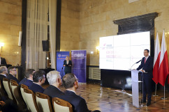 Galeria zdjęć z prezentacji Programu dla Śląska  oraz podpisania umowy w ramach programu Mieszkanie Plus w Śląskim Urzędzie Wojewódzkim /fot. A. Karendał/