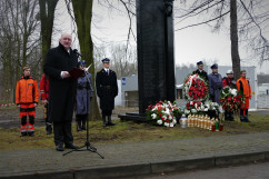Uroczystości z okazji 12. rocznicy zawalenia się hali MTK z udziałem wicewojewody śląskiego Jana Chrząszcza.