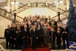 Galeria zdjęć z uroczystości wręczenia odznaczeń państwowych przez wojewodę Jarosława Wieczorka /fot. A. Karendał/
