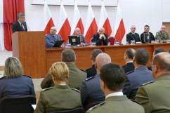Zdjęcia z wizyty ministra spraw wewnętrznych i administracji Joachima Brudzińskiego w Katowicach.