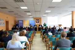 O najnowszej edycji programu „Senior+” i zmianach w systemie pomocy społecznej rozmawiano dziś w bielskiej delegaturze Śląskiego Urzędu Wojewódzkiego. Odwiedzono też klub seniora w Wilamowicach /fot. A. Karendał/