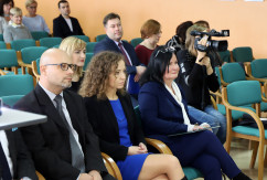 O najnowszej edycji programu „Senior+” i zmianach w systemie pomocy społecznej rozmawiano dziś w bielskiej delegaturze Śląskiego Urzędu Wojewódzkiego. Odwiedzono też klub seniora w Wilamowicach /fot. A. Karendał/
