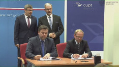 Materiały Ministerstwa Rozwoju przedstawiające podpisanie umów o dofinansowanie dla inwestycji transportowych, w którym brał udział wojewoda śląski Jarosław Wieczorek.