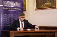 Galeria ze zdjęciami z briefingu ws. realizacji ustawy dekomunizacyjnej, podczas którego wojewoda Jarosław Wieczorek podpisał zarządzenia zmieniające nazwy ulic / fot. A. Karendał/
