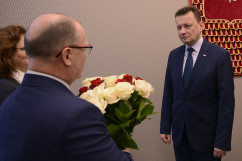 Galeria zdjęć ze spotkania wojewodów z byłym i obecnym szefem MSWiA w Warszawie /fot. MSWiA/