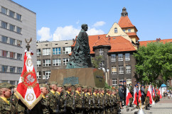 Galeria zdjęć z wojewódzkich obchodów Święta Narodowego Trzeciego Maja oraz 97. rocznicy wybuchu III powstania śląskiego /fot. A. Księżnik, A. Karendał/