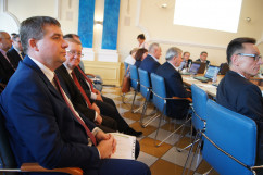 Fotogaleria z sesji Rady Powiatu Gliwickiego z udziałem Wojewody Śląskiego i Dyrektora Generalnego ŚUW, podczas której podpisane zostało porozumienie o utworzeniu Klastra Energii.