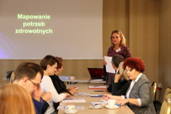 Fotogaleria zawiera zdjęcia ze spotkania urzędników wydziałów zdrowia z wojewodą Jarosławem Wieczorkiem /fot. A. Karendał/
