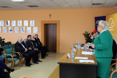 O najnowszej edycji programu „Senior+” i zmianach w systemie pomocy społecznej rozmawiano dziś w bielskiej delegaturze Śląskiego Urzędu Wojewódzkiego. Odwiedzono też klub seniora w Wilamowicach /fot. A. Karendał/