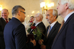 Galeria ze zdjęciami z finału konkursu na najaktywniejszą seniorkę i seniora roku 2017 z udziałem wojewodów Jarosława Wieczorka oraz Jana Chrząszcza /fot. A. Karendał/
