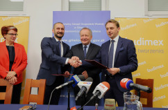 Zdjęcia z podpisania umowy na dokończenie budowy zbiornika Racibórz Dolny z udziałem wojewody Jarosława Wieczorka /fot. A. Karendał/