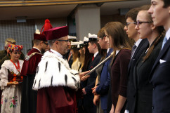 Galeria zdjęć z uroczystej inauguracji roku akademickiego na Uniwersytecie Ekonomicznym w Katowicach, w której wziął udział wicewojewoda Jan Chrząszcz.